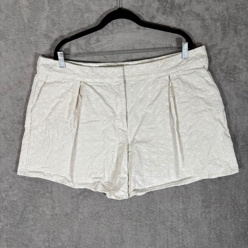 Ryegrass Cream Embroidered Pleated Shorts Womens 18W High Rise Cotton Lattice